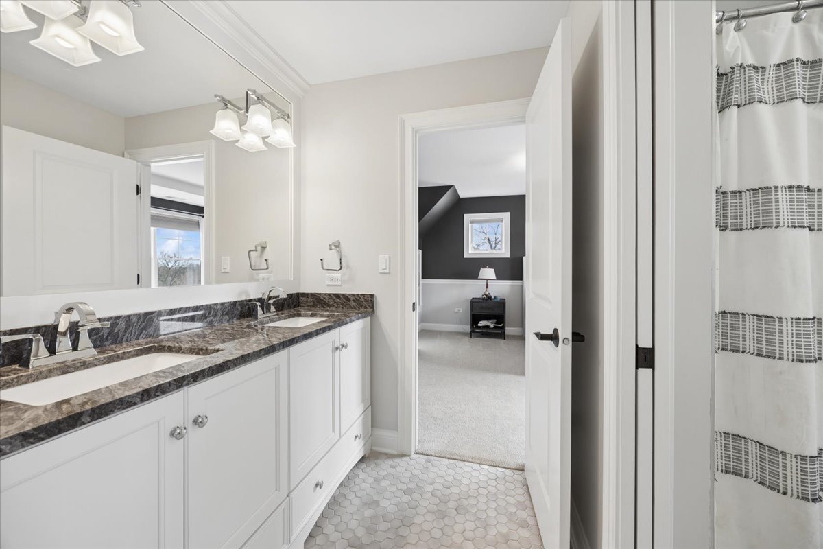 4620 Stonewall Avenue, Downers Grove, IL 60515