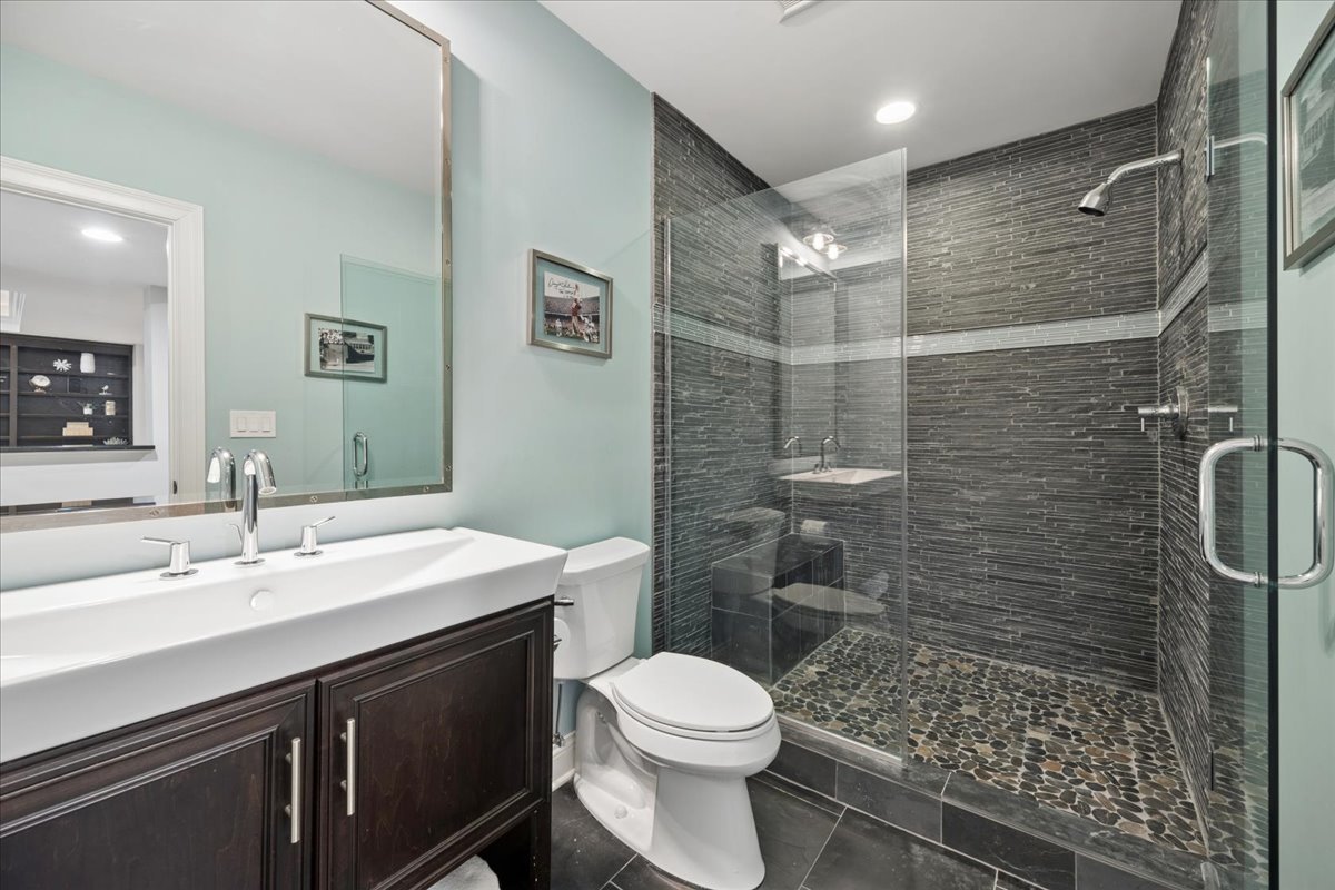 4620 Stonewall Avenue, Downers Grove, IL 60515