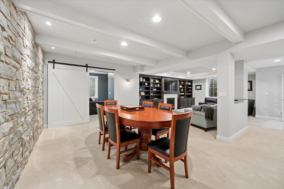 4620 Stonewall Avenue, Downers Grove, IL 60515