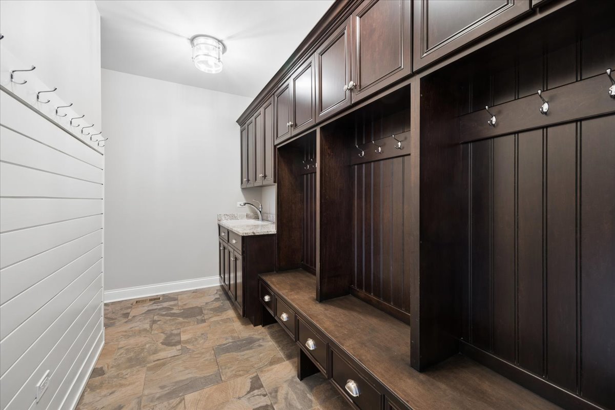 4620 Stonewall Avenue, Downers Grove, IL 60515