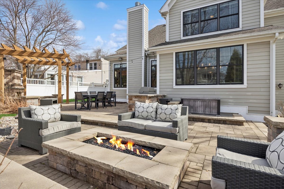 4620 Stonewall Avenue, Downers Grove, IL 60515