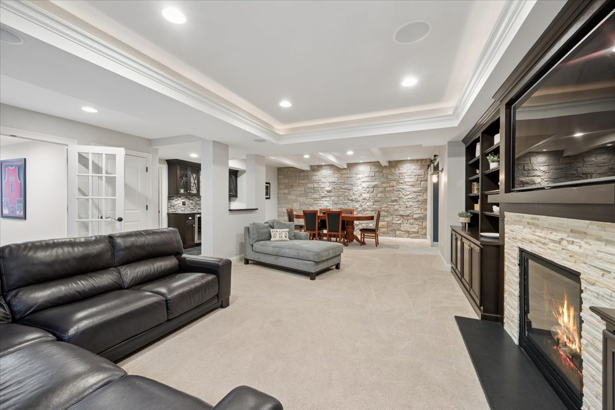 4620 Stonewall Avenue, Downers Grove, IL 60515