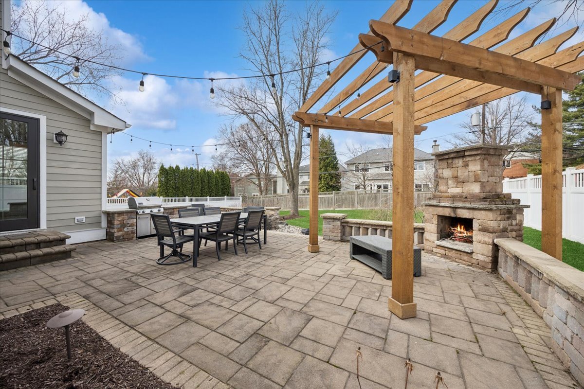 4620 Stonewall Avenue, Downers Grove, IL 60515