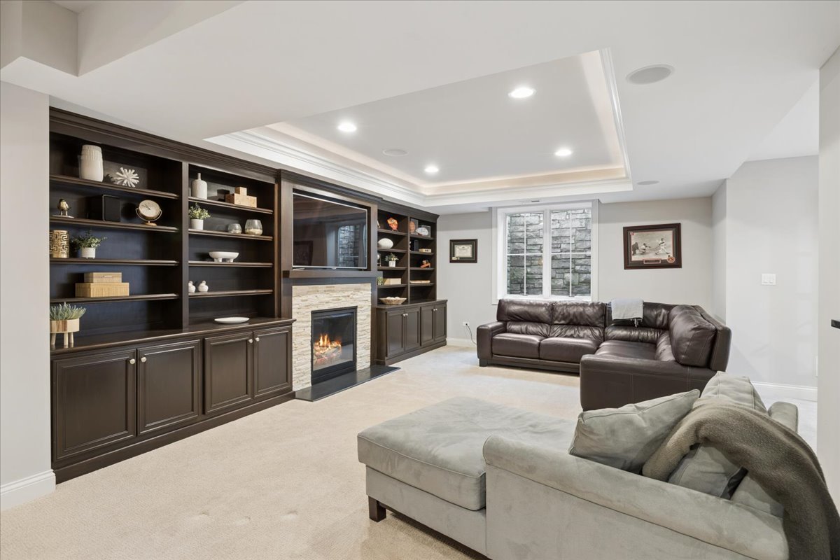 4620 Stonewall Avenue, Downers Grove, IL 60515