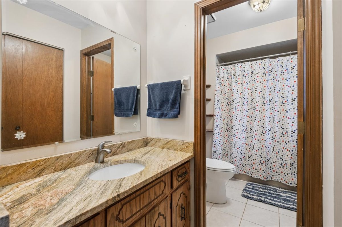 120 S Dee Road #2, Park Ridge, IL 60068