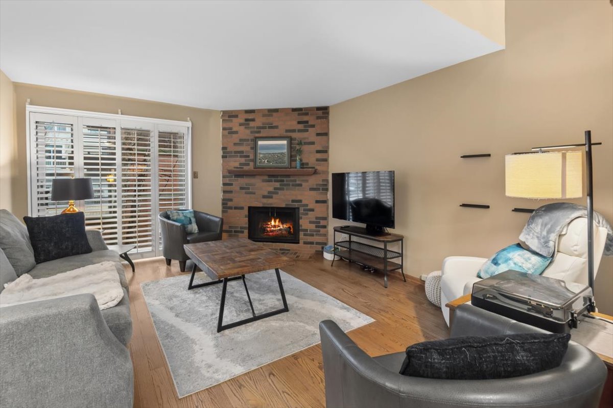 120 S Dee Road #2, Park Ridge, IL 60068