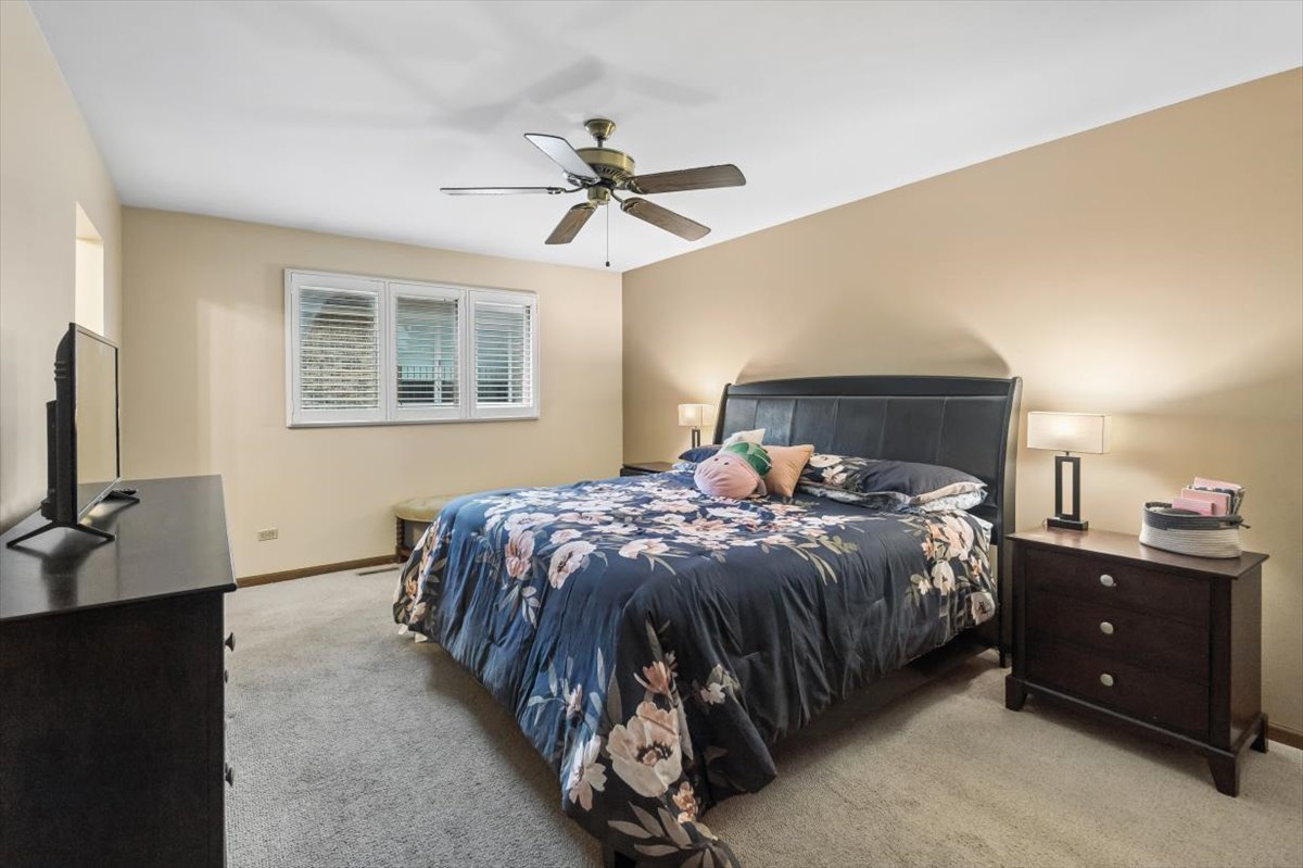 120 S Dee Road #2, Park Ridge, IL 60068