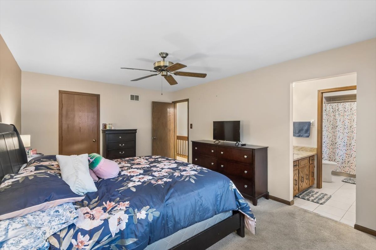 120 S Dee Road #2, Park Ridge, IL 60068