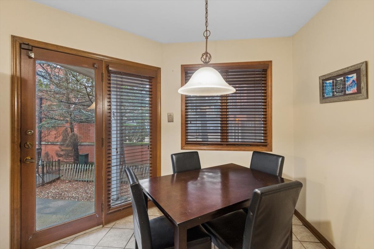 120 S Dee Road #2, Park Ridge, IL 60068