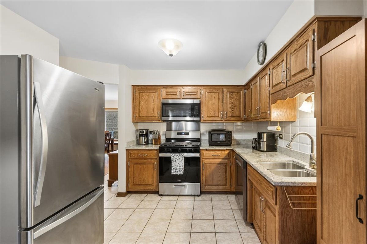 120 S Dee Road #2, Park Ridge, IL 60068