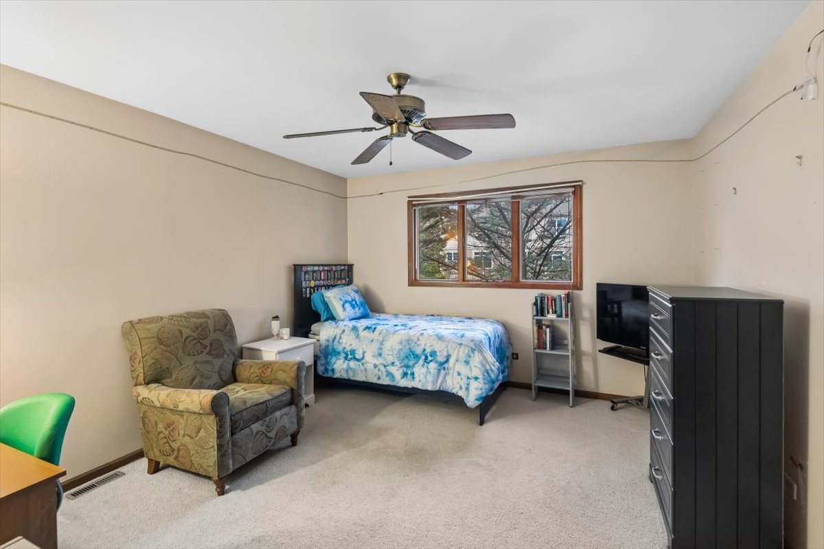 120 S Dee Road #2, Park Ridge, IL 60068