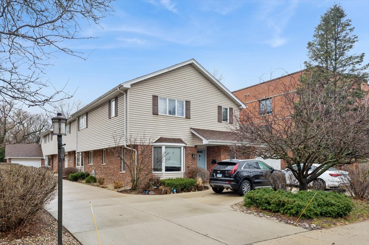 120 S Dee Road #2, Park Ridge, IL 60068