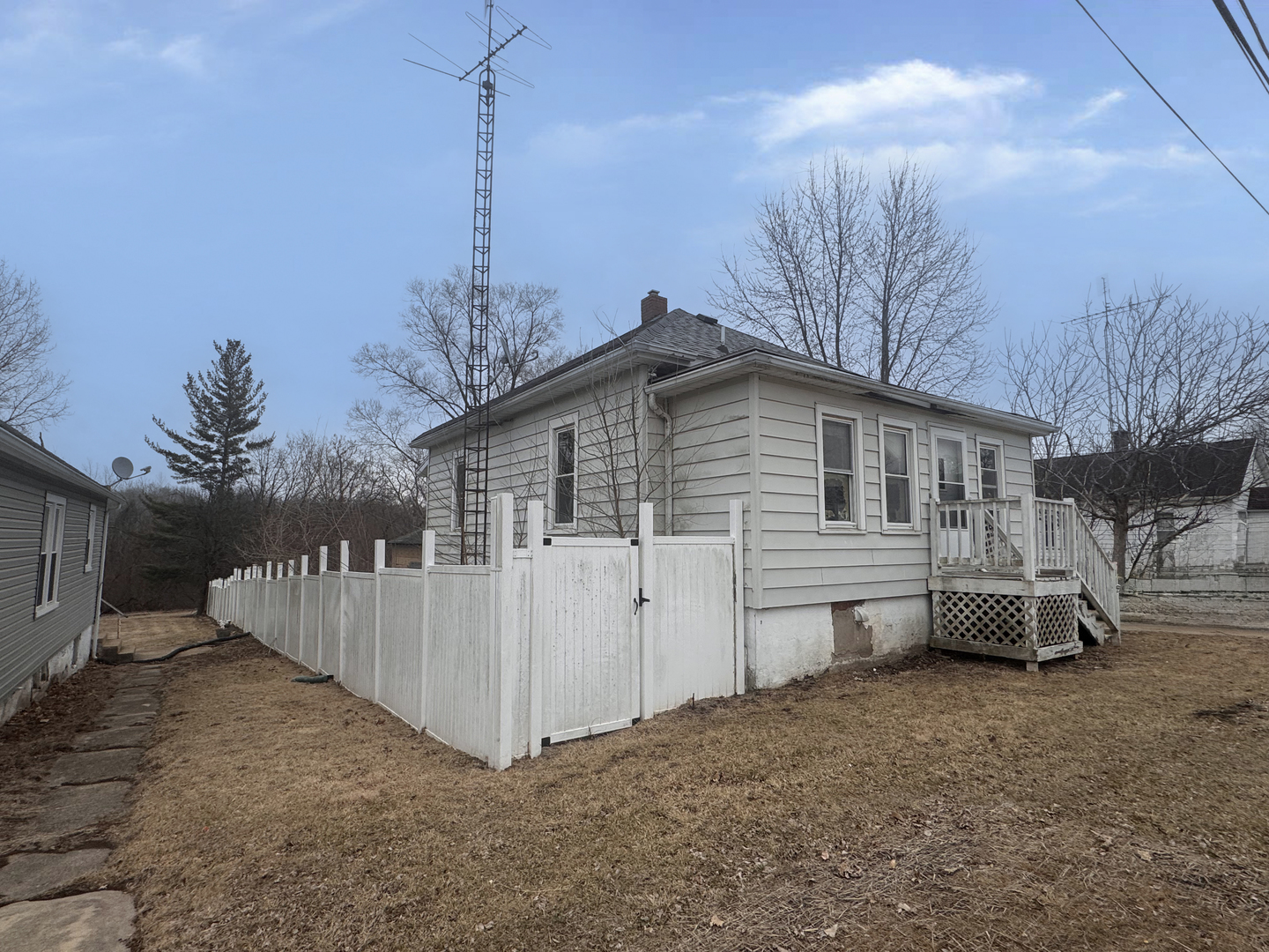 115 N Roberts Street, Mark, IL 61340