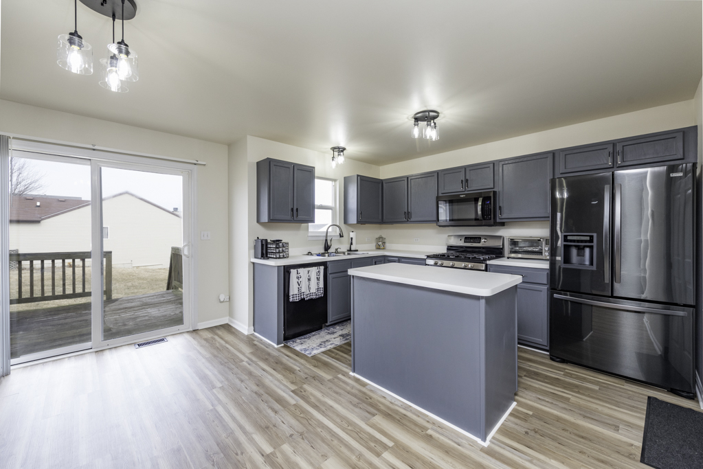 2020 DAWN Lane, Zion, IL 60099