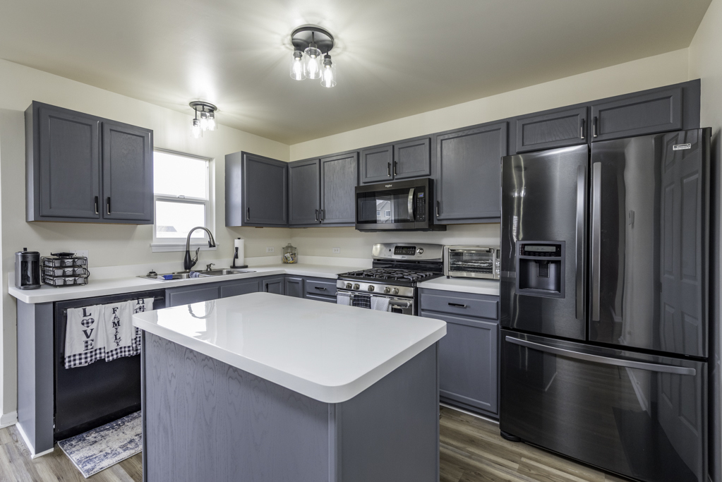 2020 DAWN Lane, Zion, IL 60099