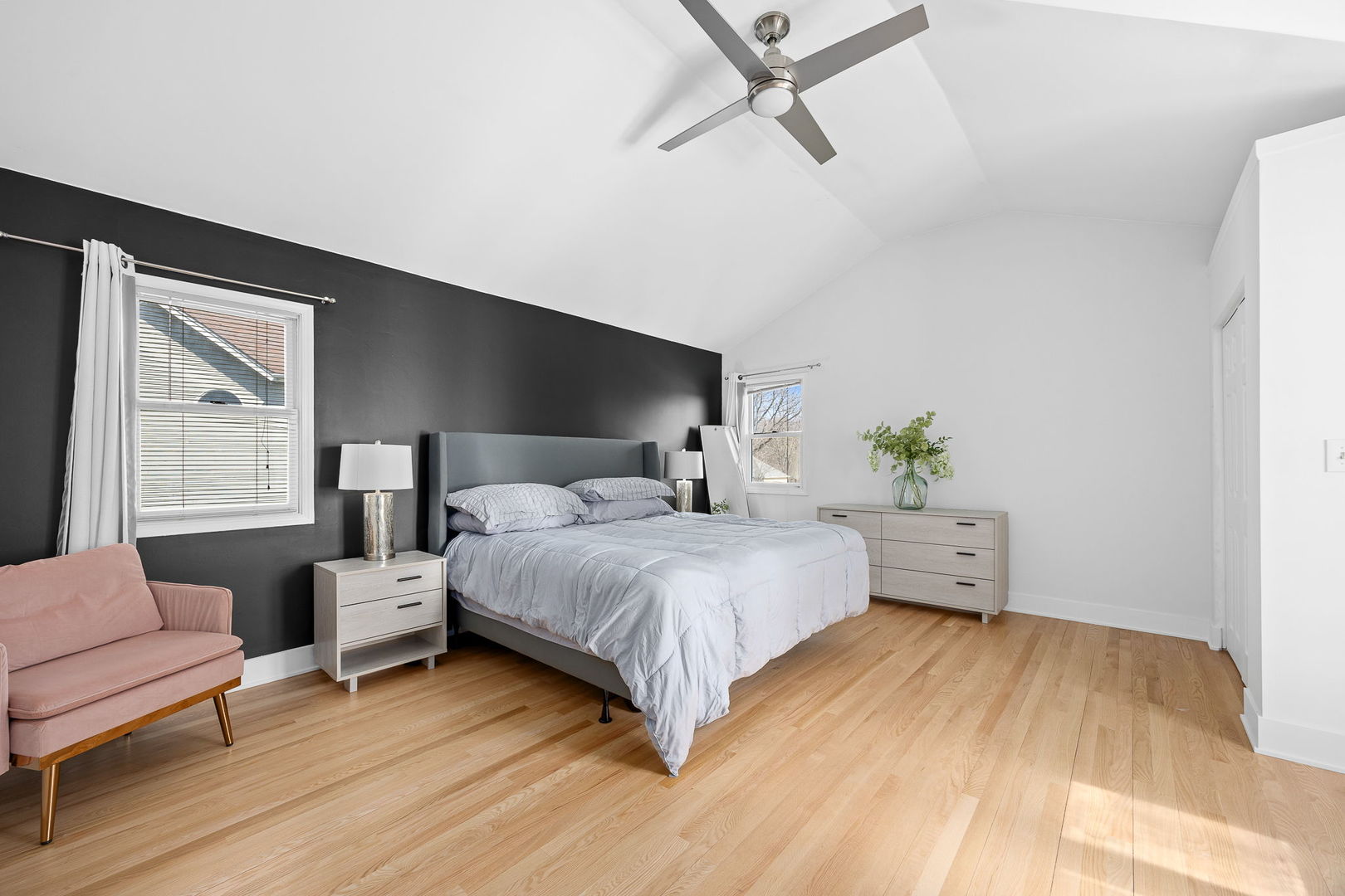 907 THORNWOOD Court #2, St. Charles, IL 60174