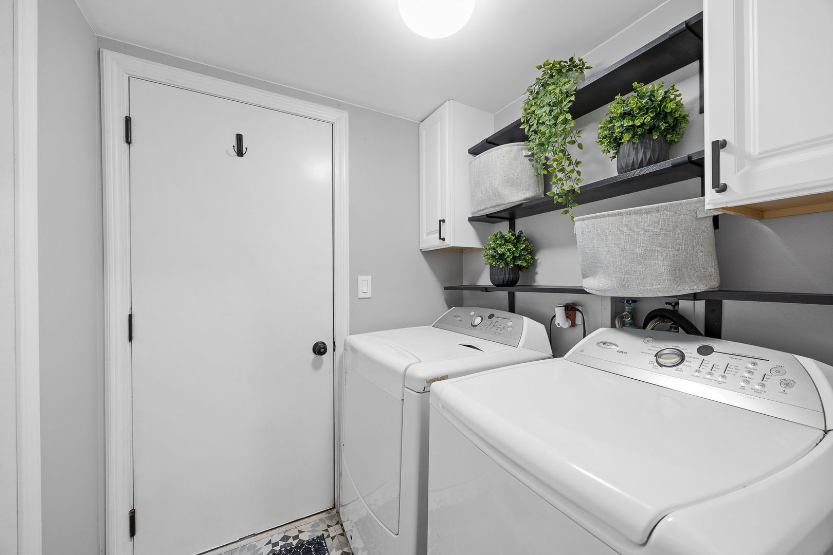 907 THORNWOOD Court #2, St. Charles, IL 60174