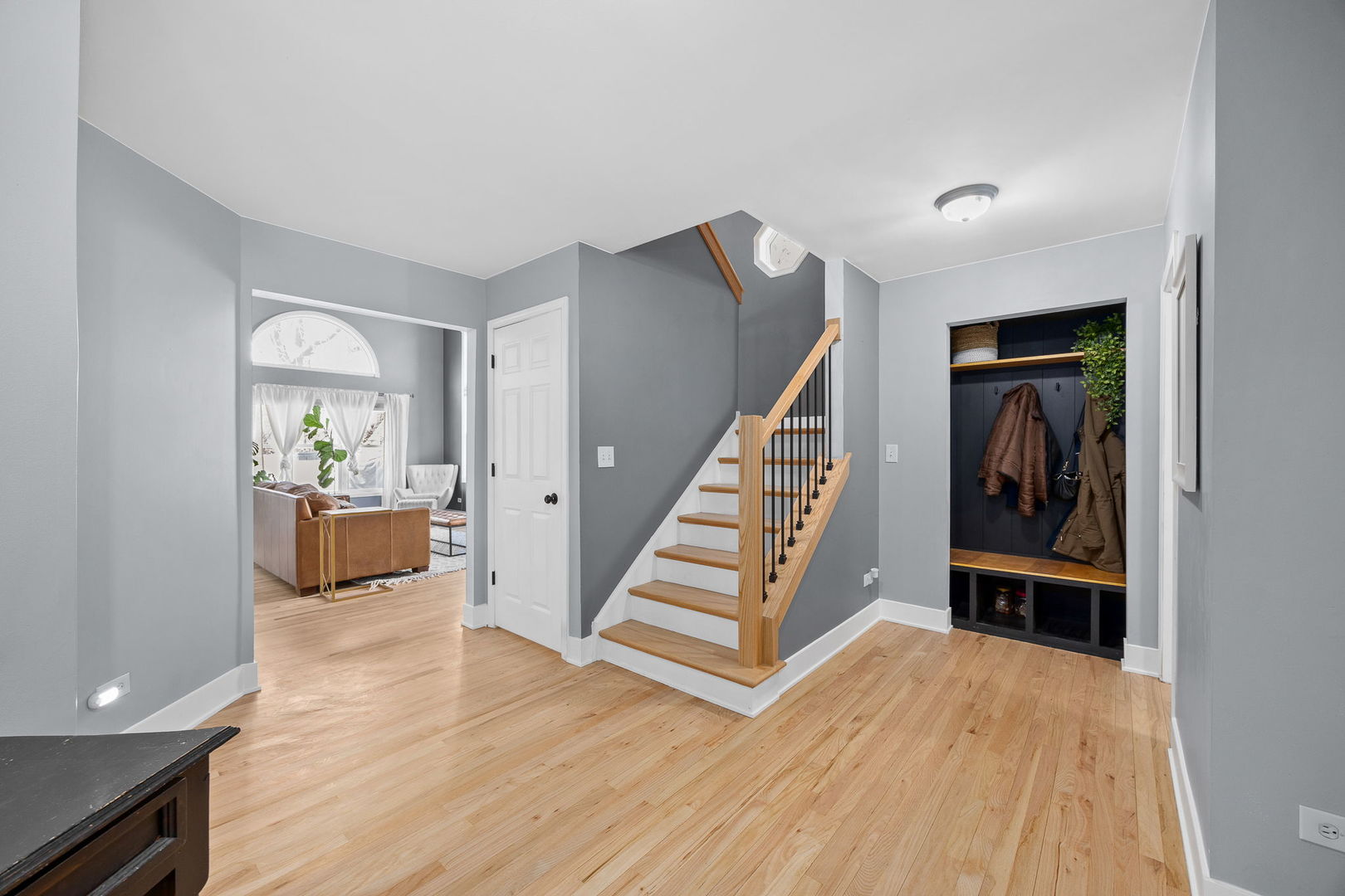 907 THORNWOOD Court #2, St. Charles, IL 60174