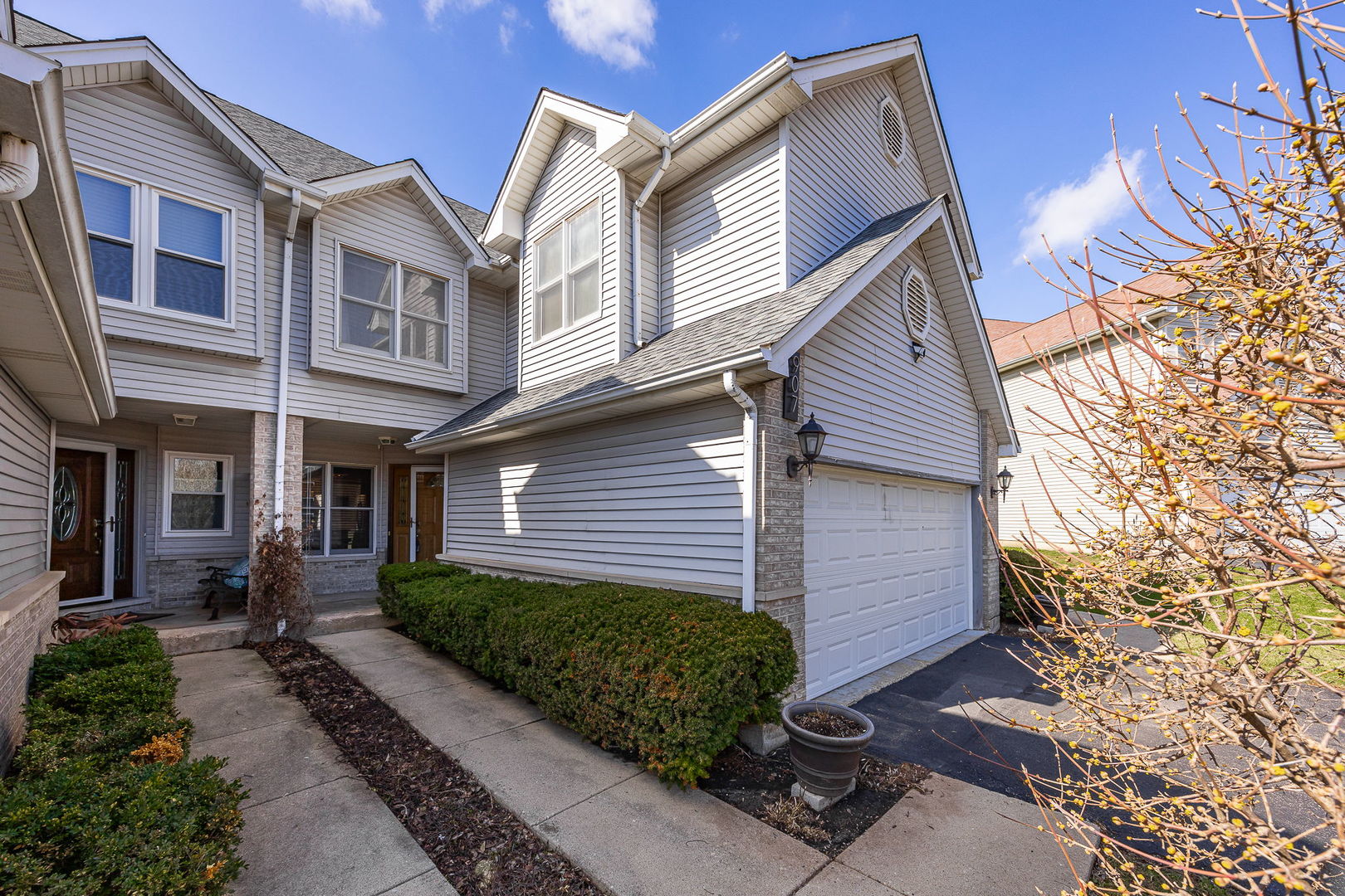 907 THORNWOOD Court #2, St. Charles, IL 60174
