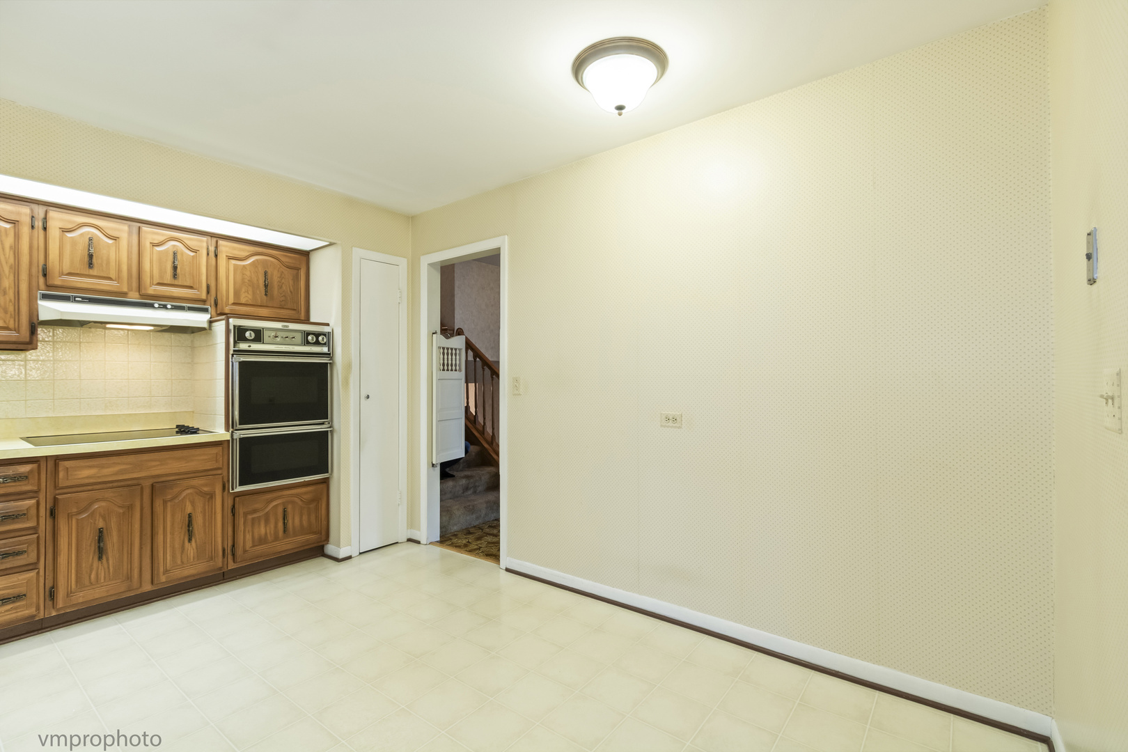 951 Lonsdale Road, Elk Grove Village, IL 60007