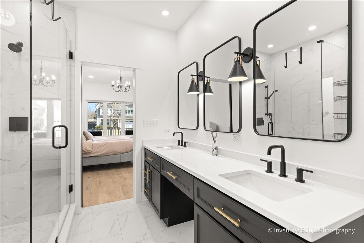 238 N Geneva Avenue, Elmhurst, IL 60126