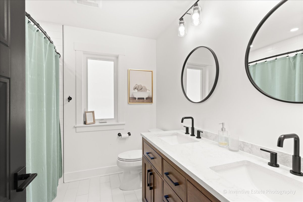 238 N Geneva Avenue, Elmhurst, IL 60126