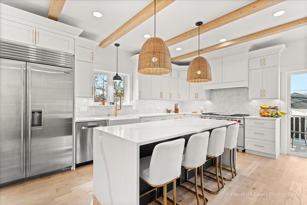 238 N Geneva Avenue, Elmhurst, IL 60126