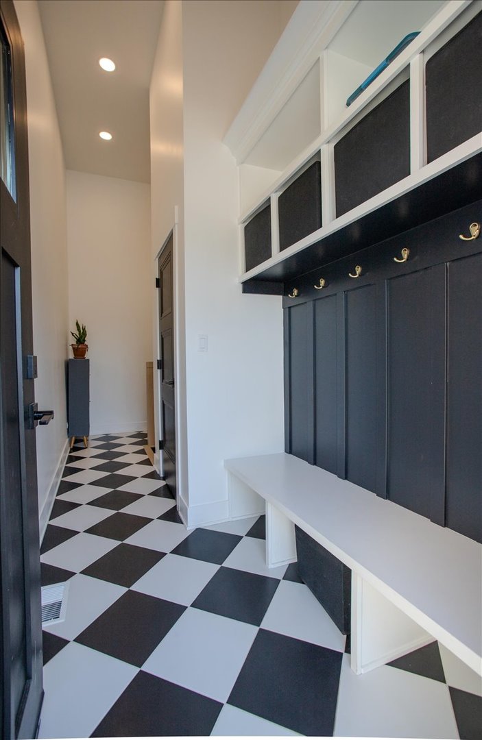 238 N Geneva Avenue, Elmhurst, IL 60126