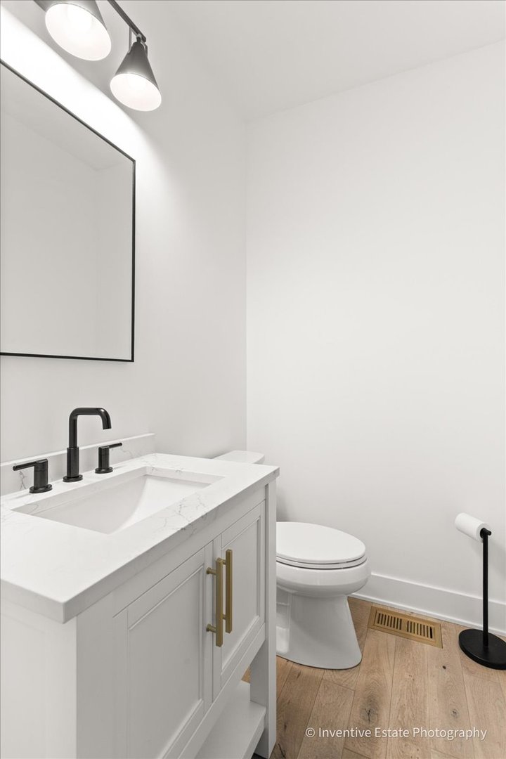 238 N Geneva Avenue, Elmhurst, IL 60126