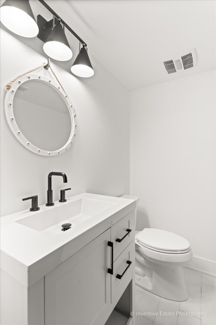 238 N Geneva Avenue, Elmhurst, IL 60126