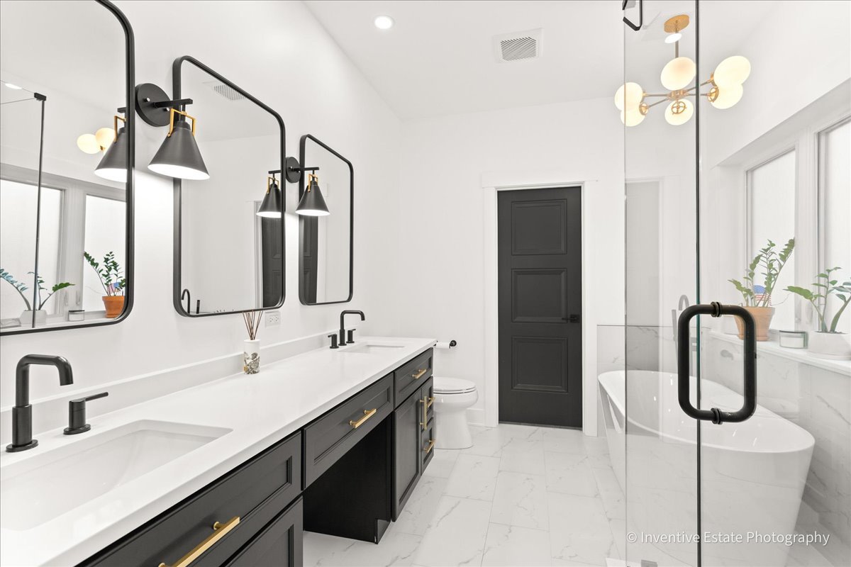 238 N Geneva Avenue, Elmhurst, IL 60126