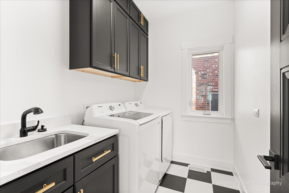 238 N Geneva Avenue, Elmhurst, IL 60126