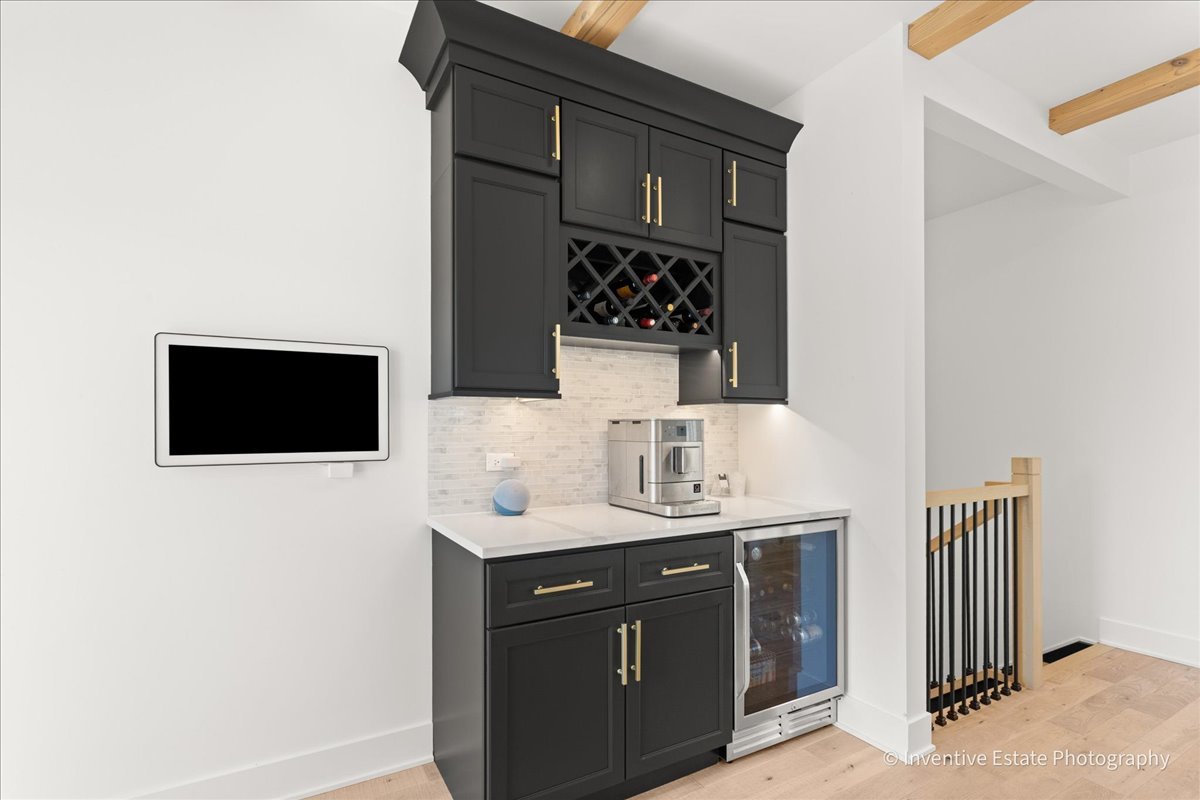 238 N Geneva Avenue, Elmhurst, IL 60126