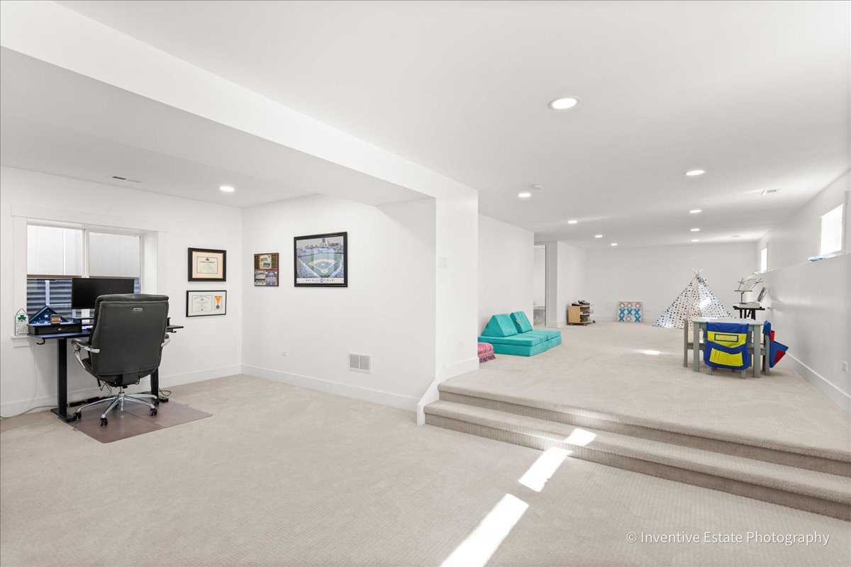 238 N Geneva Avenue, Elmhurst, IL 60126