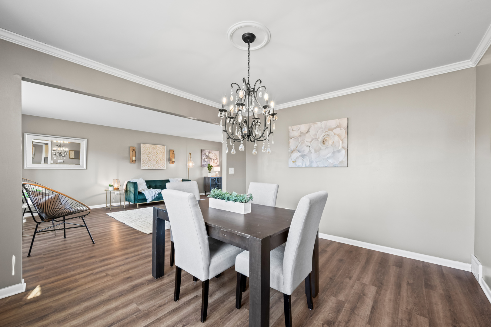 1320 N Douglas Avenue, Arlington Heights, IL 60004