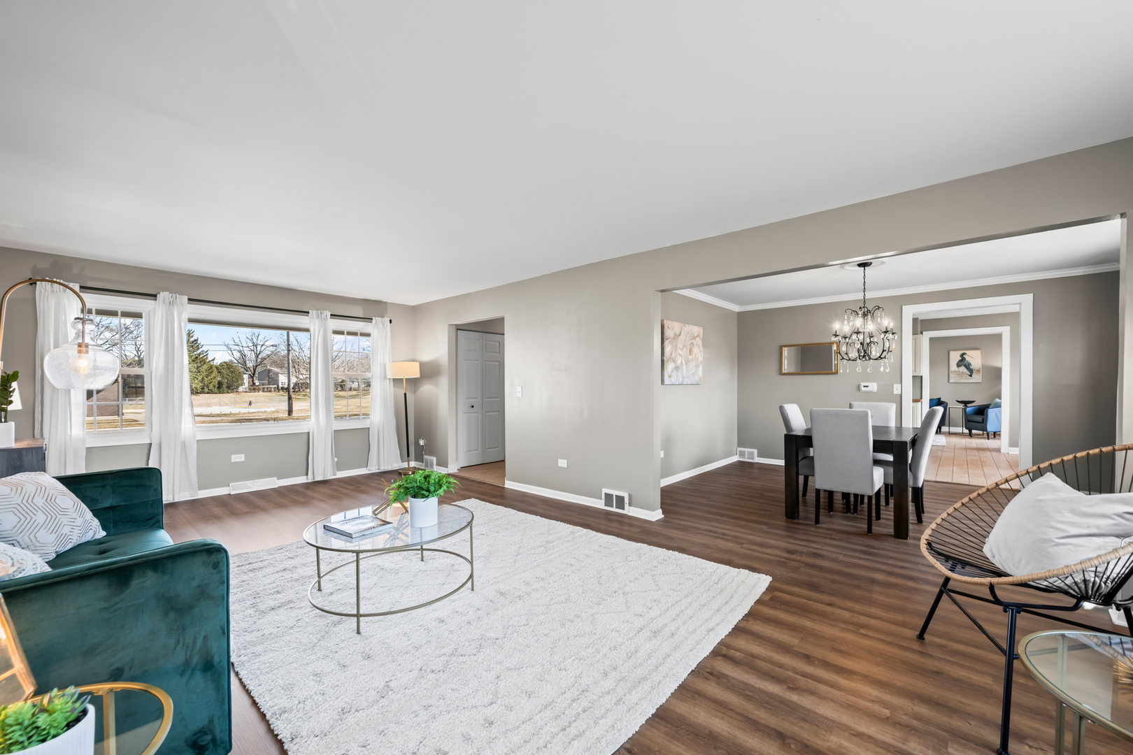 1320 N Douglas Avenue, Arlington Heights, IL 60004