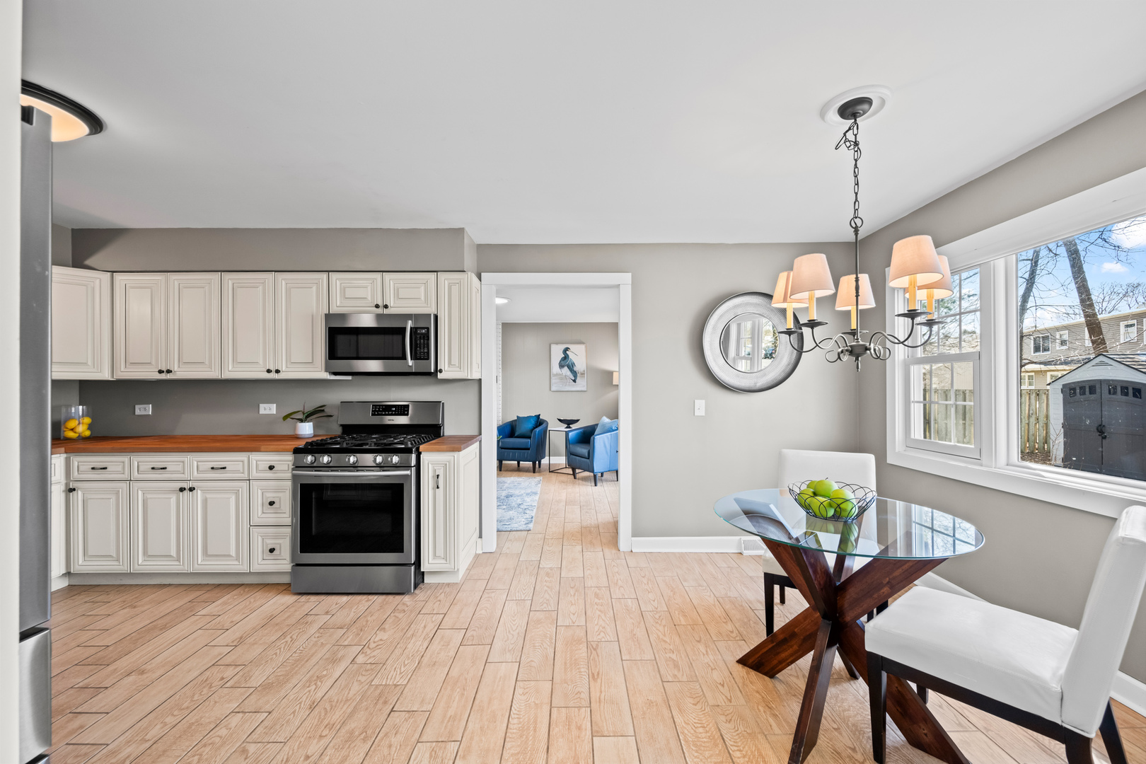 1320 N Douglas Avenue, Arlington Heights, IL 60004