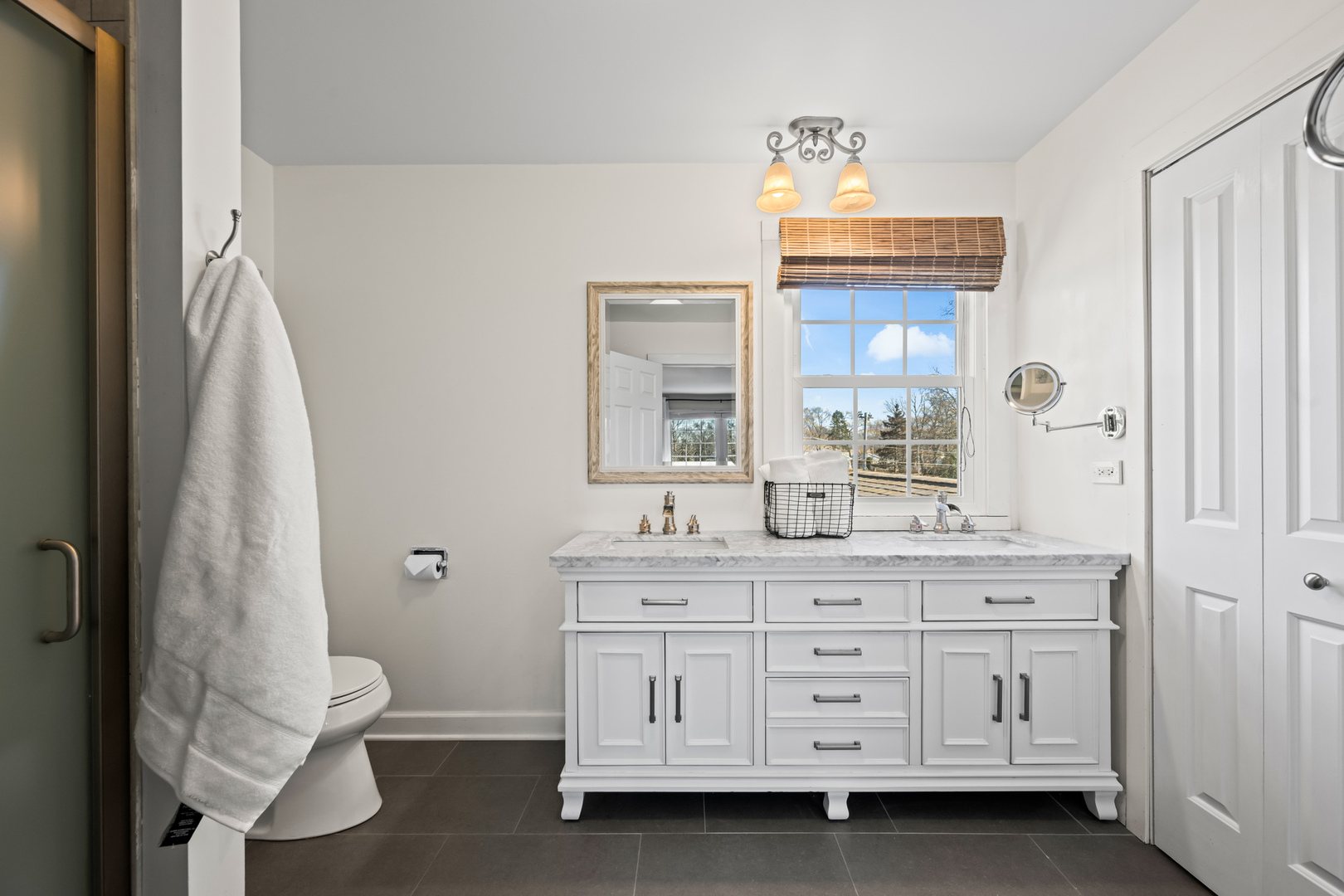 1320 N Douglas Avenue, Arlington Heights, IL 60004