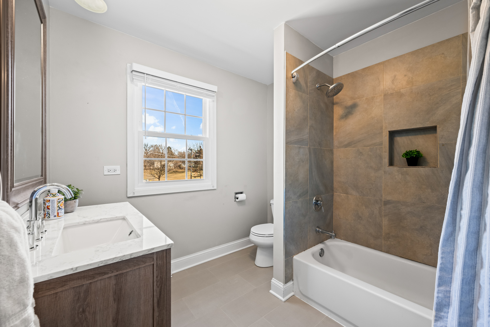 1320 N Douglas Avenue, Arlington Heights, IL 60004