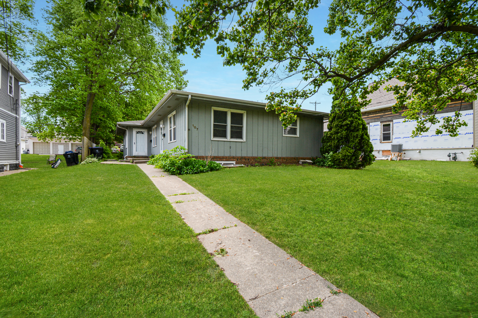 107 E Division Street, Bloomington, IL 61701