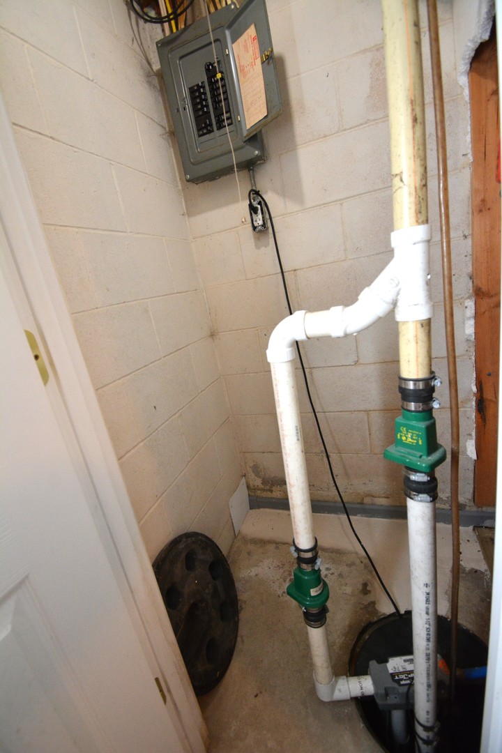 107 E Division Street, Bloomington, IL 61701