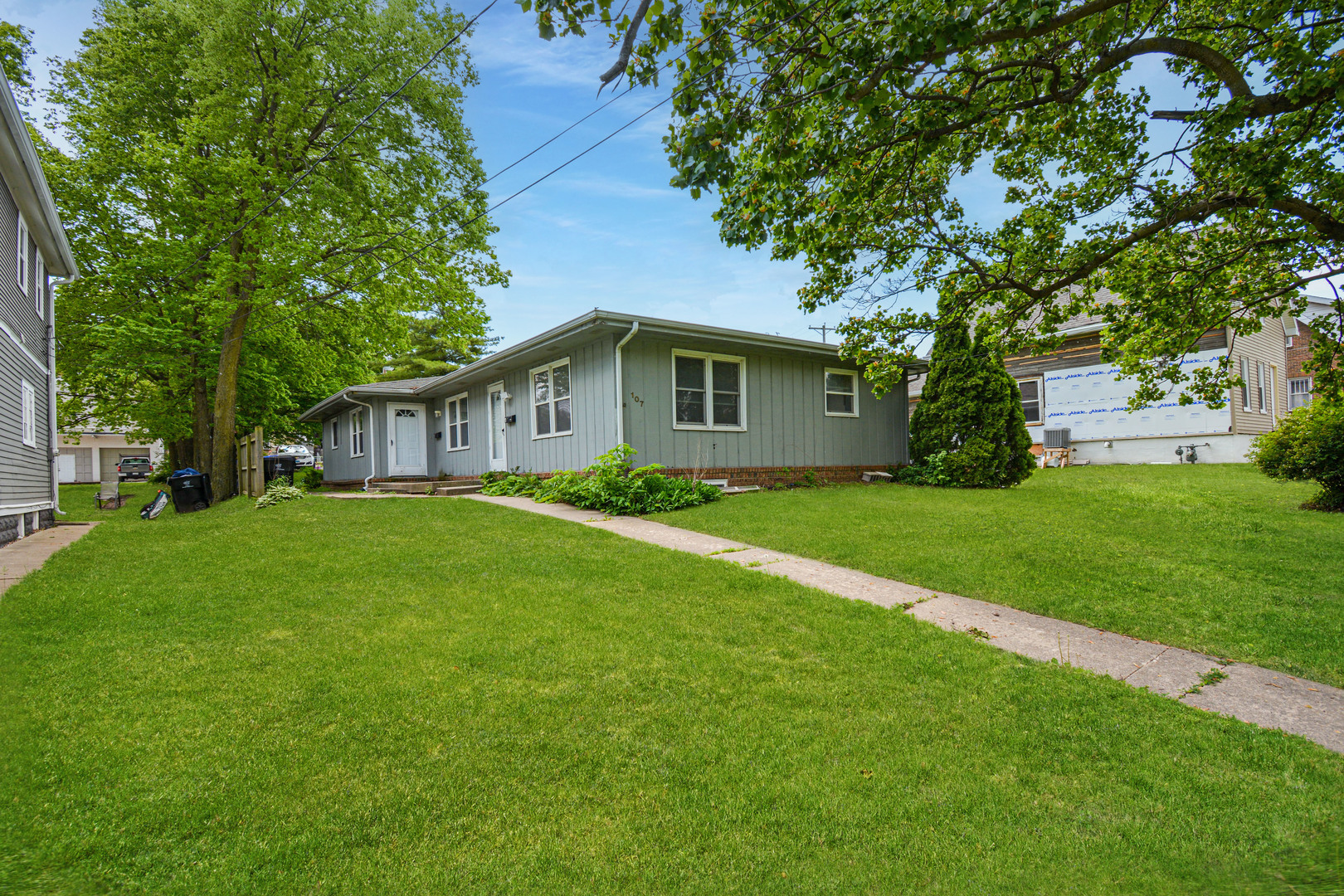 107 E Division Street, Bloomington, IL 61701