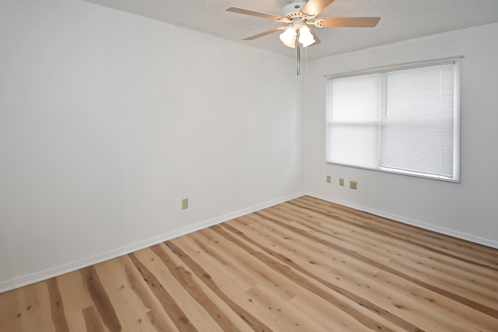 107 E Division Street, Bloomington, IL 61701