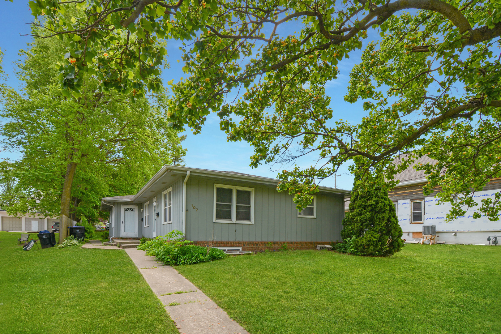 107 E Division Street, Bloomington, IL 61701