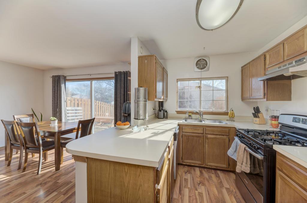 7583 WATERFORD Drive #7583, Hanover Park, IL 60133