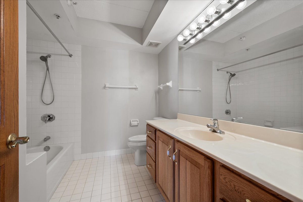 400 S Northwest Highway #301B, Park Ridge, IL 60068