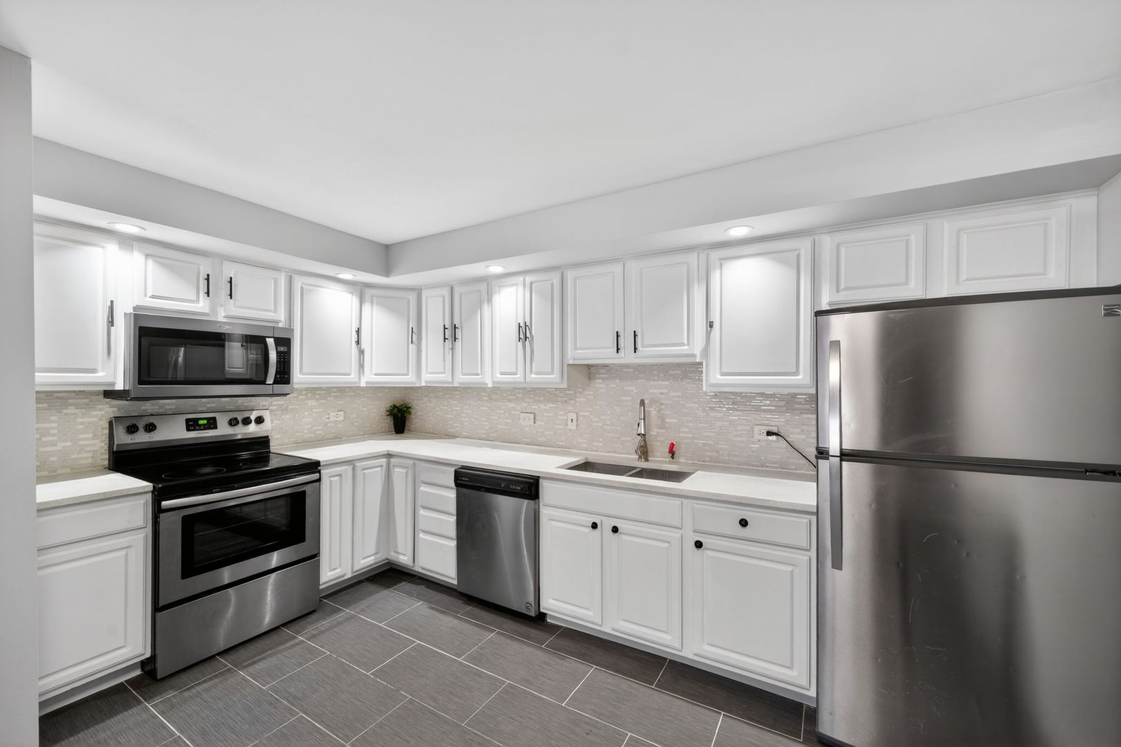 8701 S SACRAMENTO Avenue #2SE, Evergreen Park, IL 60805