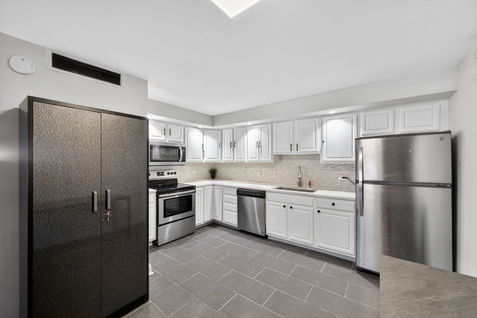 8701 S SACRAMENTO Avenue #2SE, Evergreen Park, IL 60805