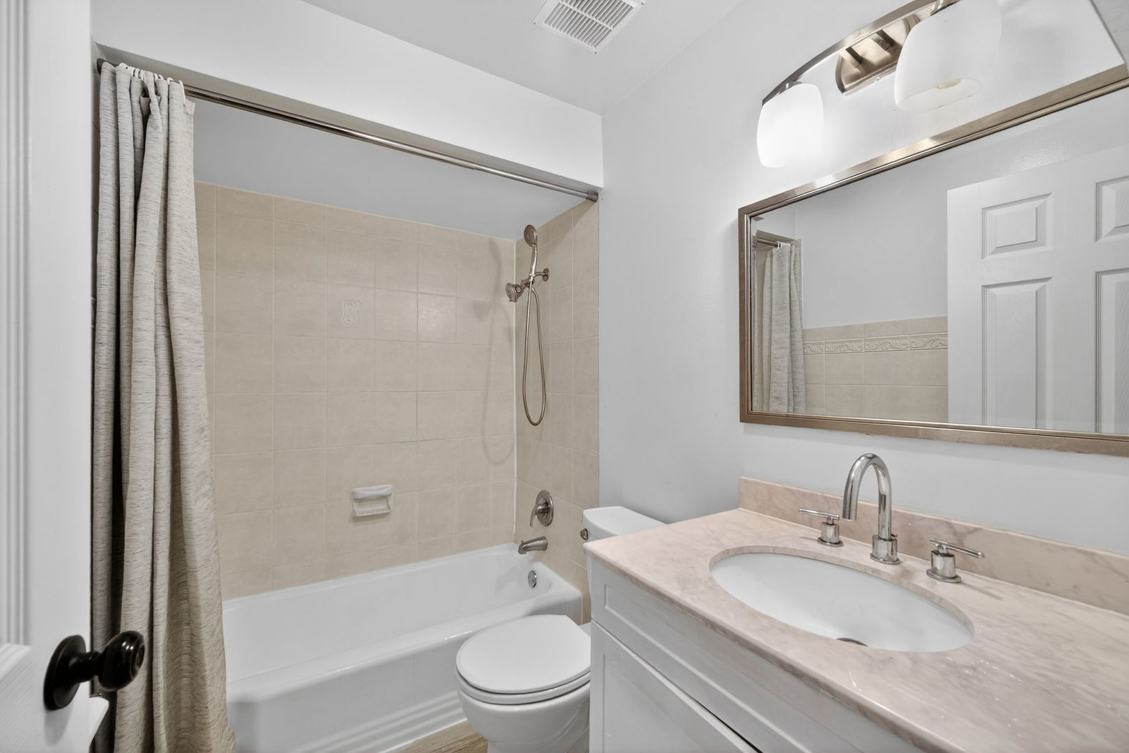 8701 S SACRAMENTO Avenue #2SE, Evergreen Park, IL 60805