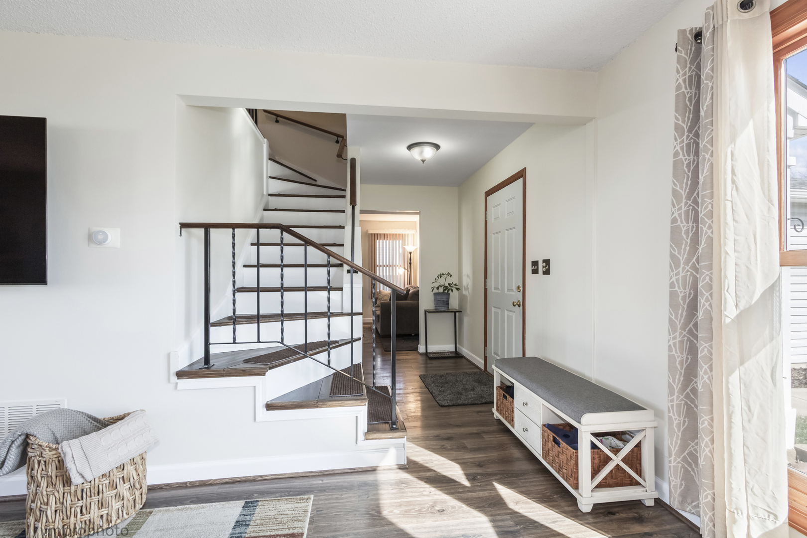 832 Kansas Street, Carol Stream, IL 60188